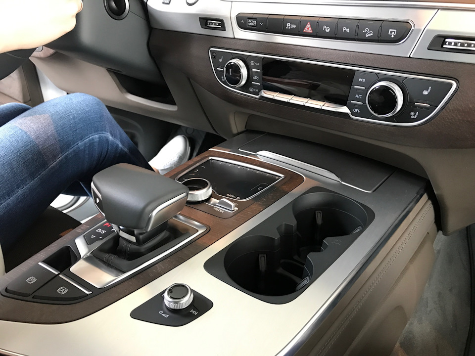 Класть что либо в Кушке не так удобно как в Вольво — Volvo XC90 (2G)