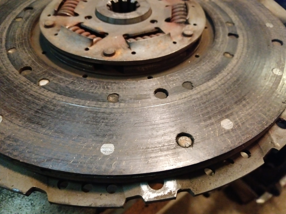 Дерьмовые запчасти или как умерло сцепление от газона на Волге за год ...