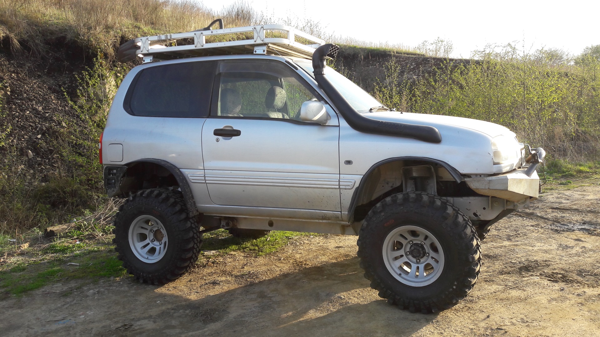 Эскудо техник. Сузуки эскудо на 32 колесах. Лифт Сузуки эскудо. Suzuki Escudo 33 колеса. Лифт круглого эскудо tl52.