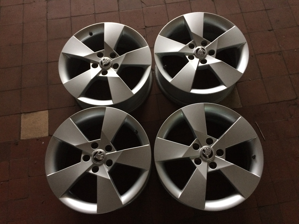 Литые диски 7Jx17 ET43 5x112 на Skoda Octavia A5 Mk2, Skoda Octavia A7 ...