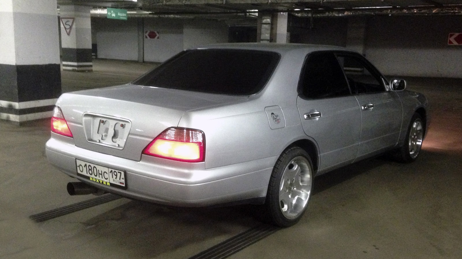 Nissan Gloria 1997.