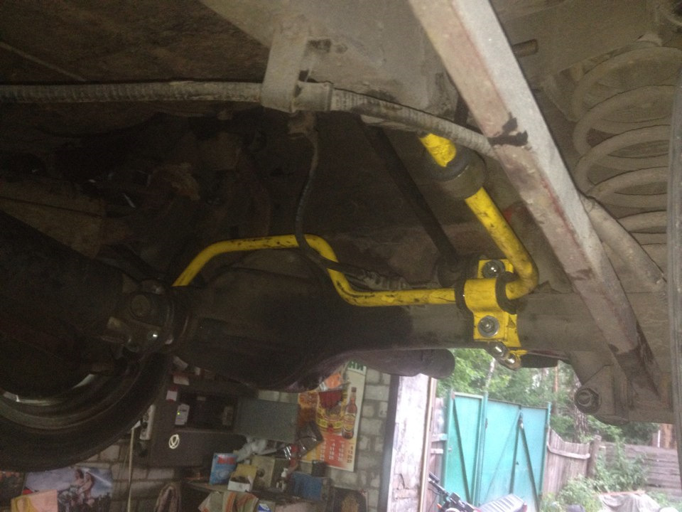 Задний стабилизатор поперечной устойчивости — Lada 2107, 1,5 л, 1995 ...