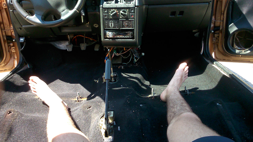 Обработка днища мастикой — Lada 21104, 1,6 л, 2001 года | своими руками ...