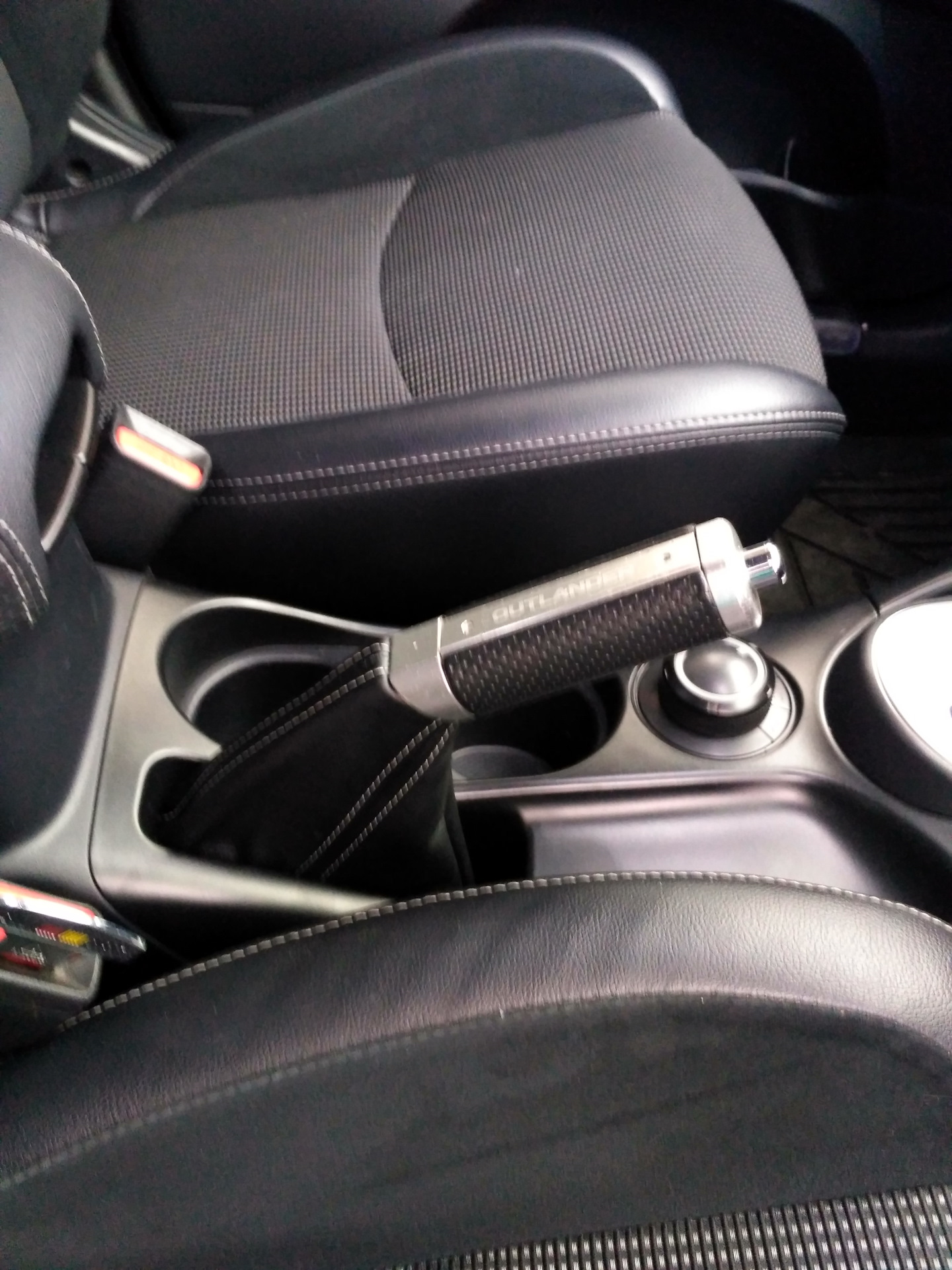 Ручник аутлендер хл. Ручник на Мицубиси Аутлендер. Ручник Mitsubishi Outlander XL 2010. Ручник Митсубиси Аутлендер ХЛ.