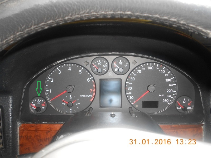 зелёной стрелкой указал прибор. — Audi Cabriolet (B4)