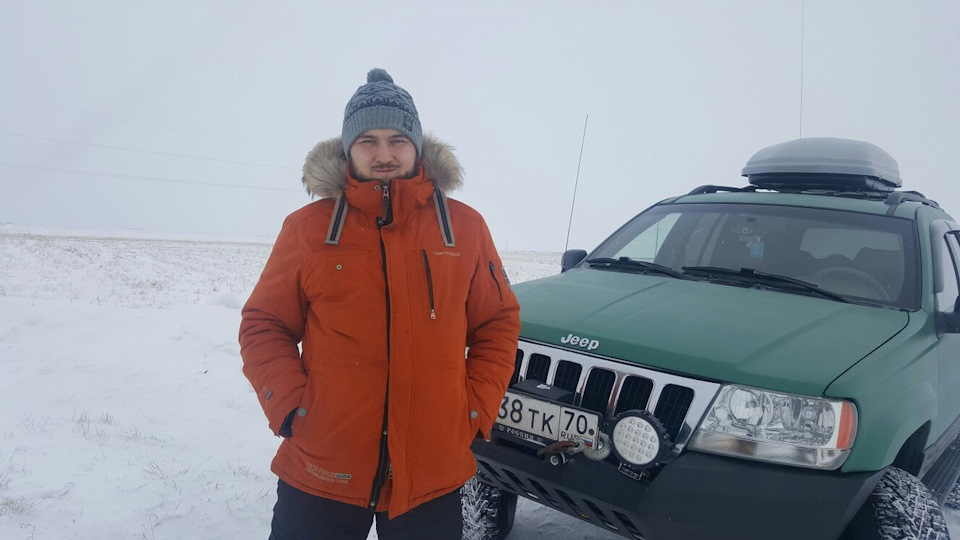 в казахской степи — Jeep Grand Cherokee (WJ)