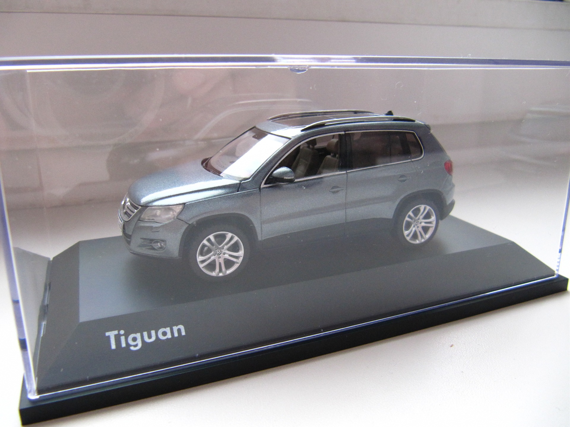 Volkswagen Tiguan by Schuco (1:43) — DRIVE2