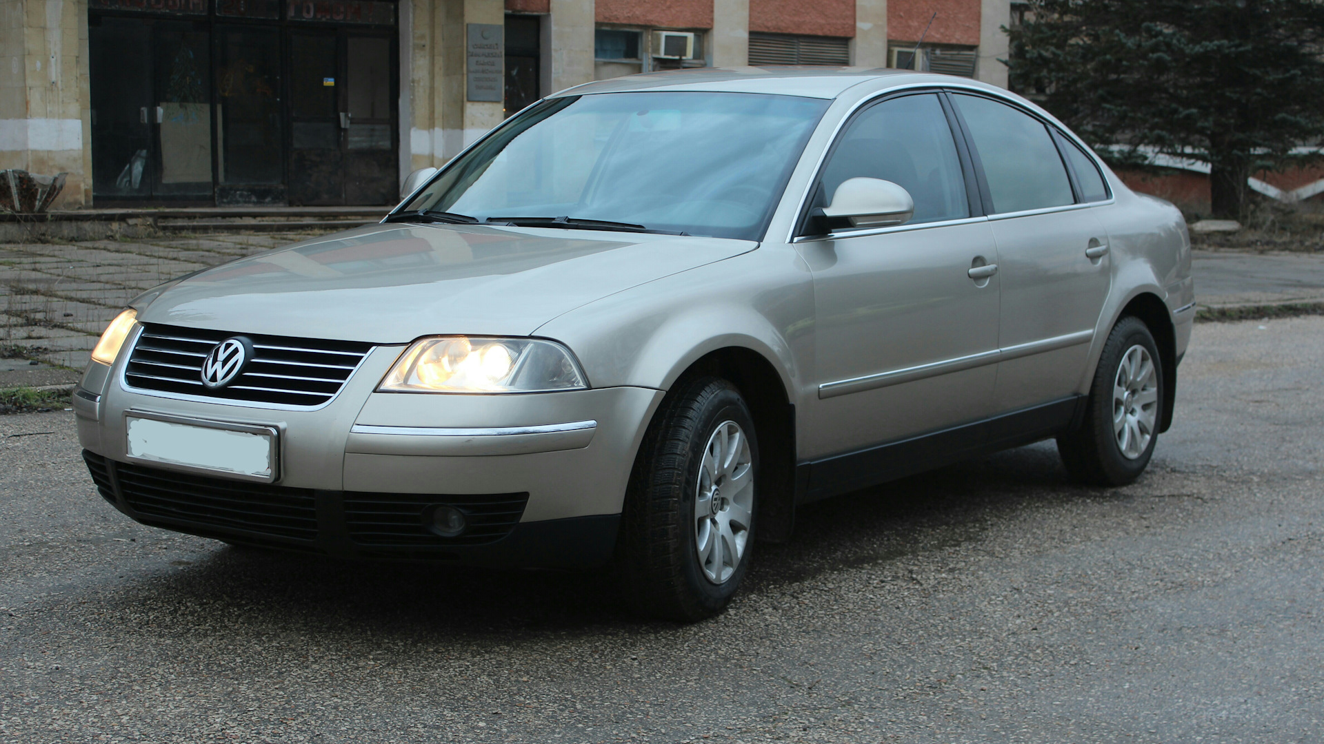 2 2004 год. Фольксваген ппассат2004. Фольксваген Пассат 2004. Volkswagen Passat 2004 года. Фольксваген фасад 2004.