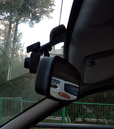 Передняя камера. с улицы вообще не видна. — Lada Kalina Cross