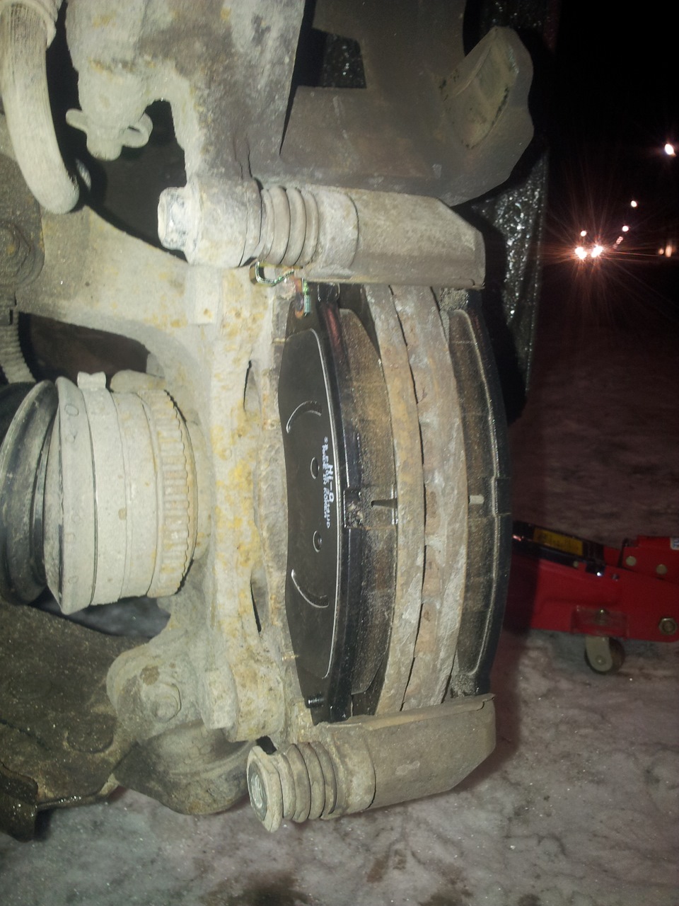 1. Замена передних тормозных колодок — Chevrolet Lacetti 5D, 1,6 л ...
