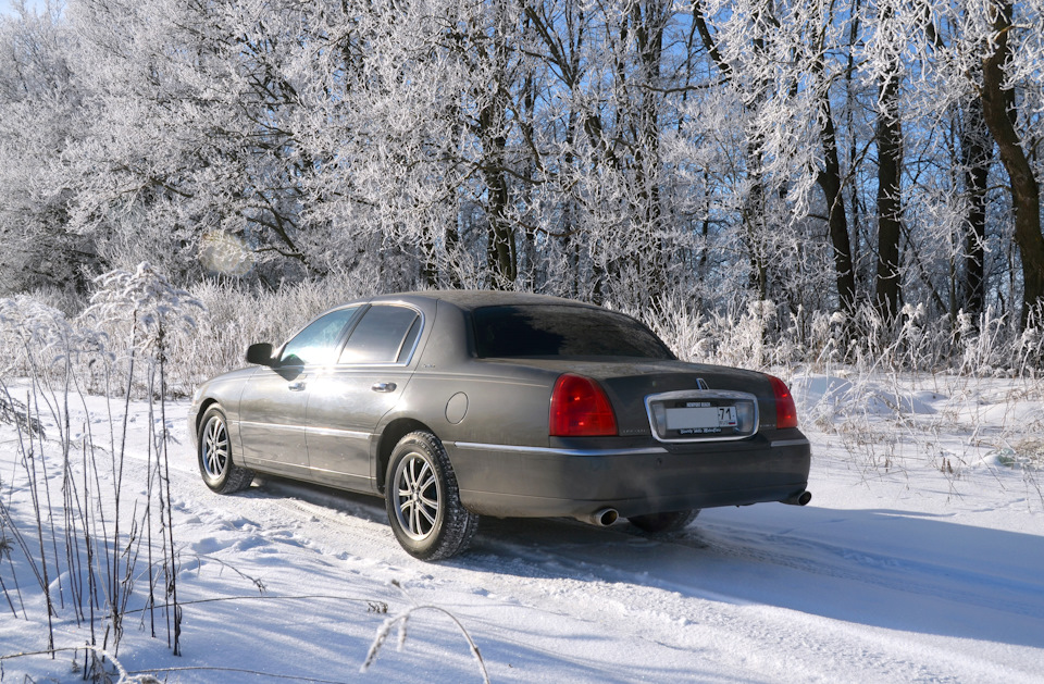 По дороге ехать нормально, а вот с колеи лучше не съезжать)))) — Lincoln Town Car III