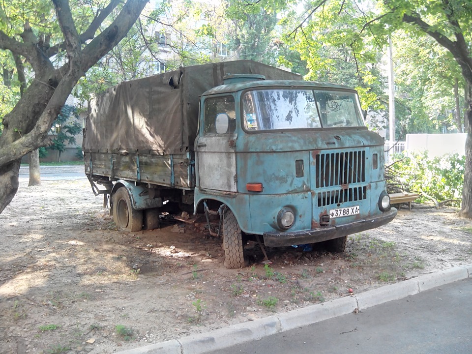 Брошенные грузовики фото