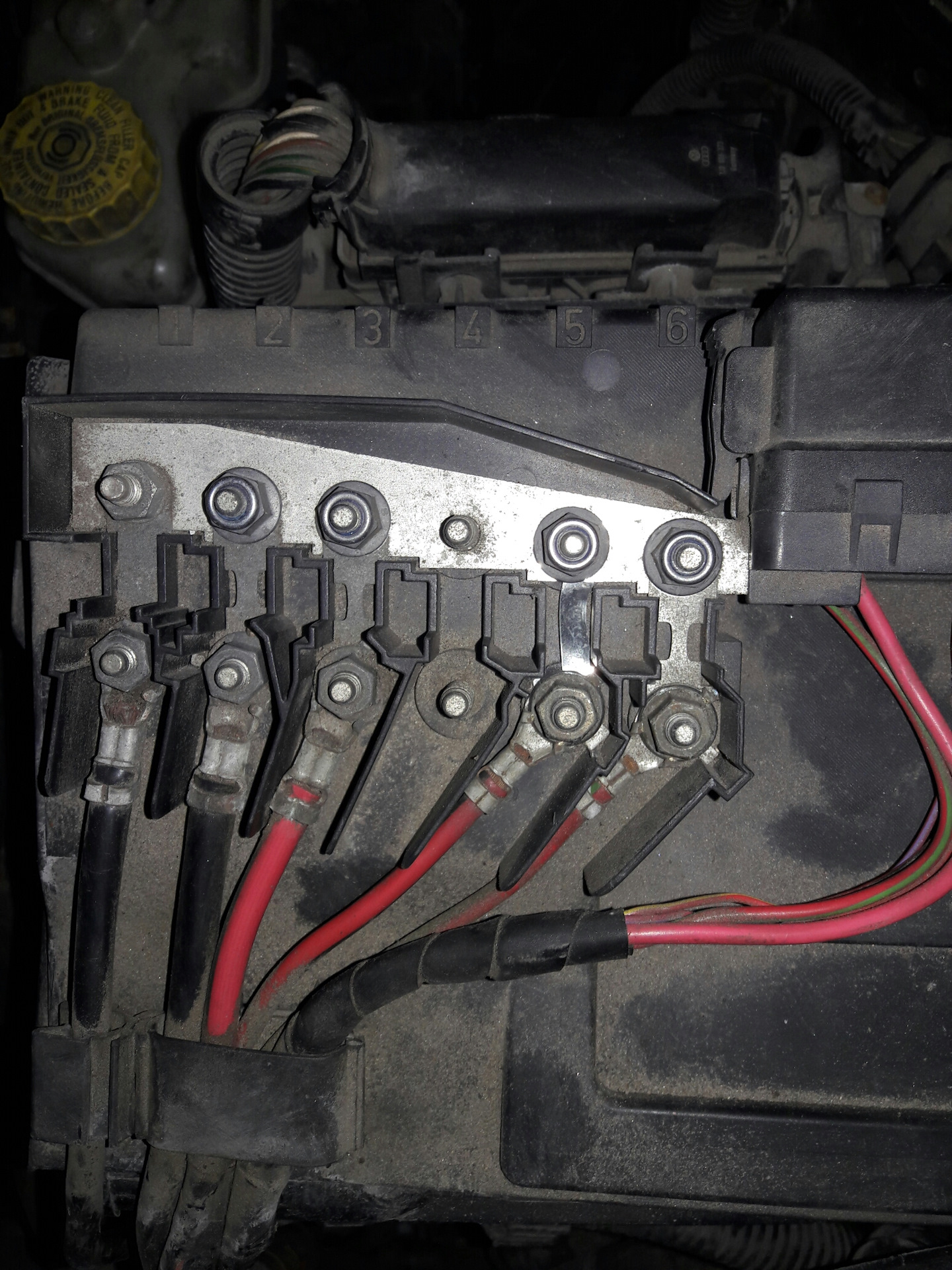 Ленточный предохранитель — Volkswagen Polo Mk4, 1,4 л, 2003 года ...