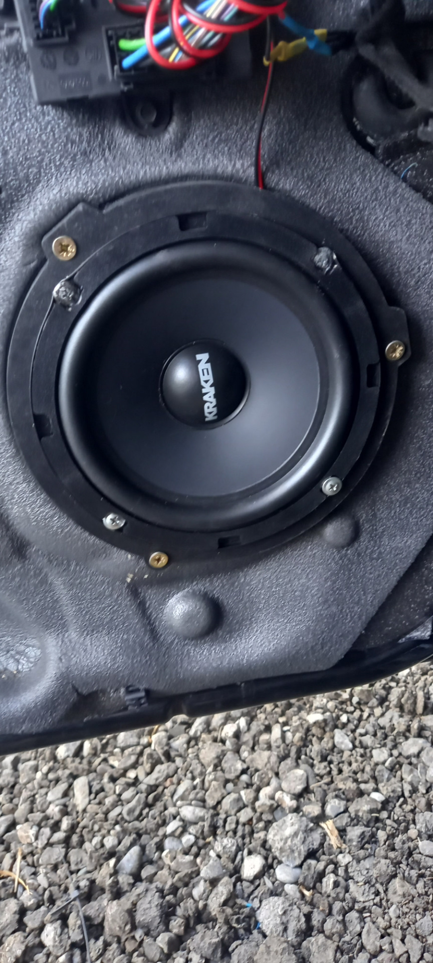 Динамик на месте — Ford Mondeo IV