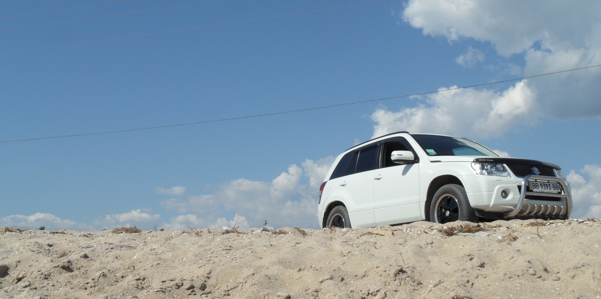 Море, пляж, машина, песок. — Suzuki Grand Vitara (2G), 2,4 л, 2010 года |  фотография | DRIVE2