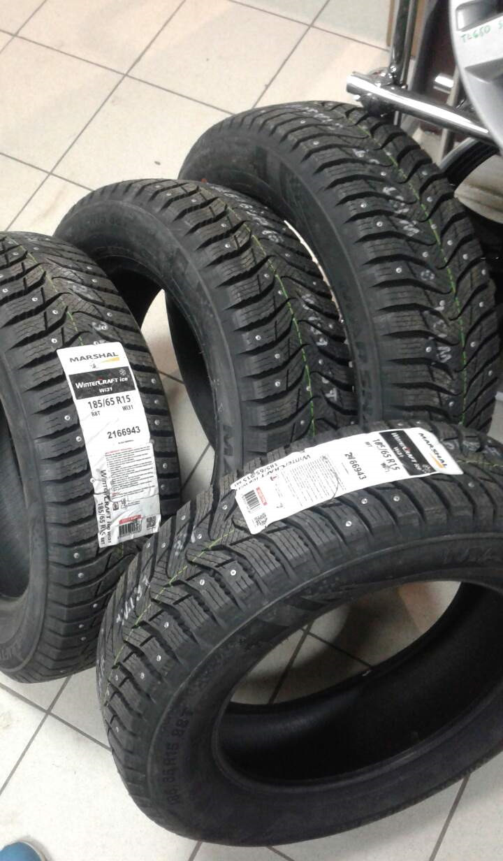 Wintercraft шины. Kumho 185/65r15 wi31 88t. Marshal WINTERCRAFT Ice wi31. Marshal WINTERCRAFT Ice wi31 205/55 r16.