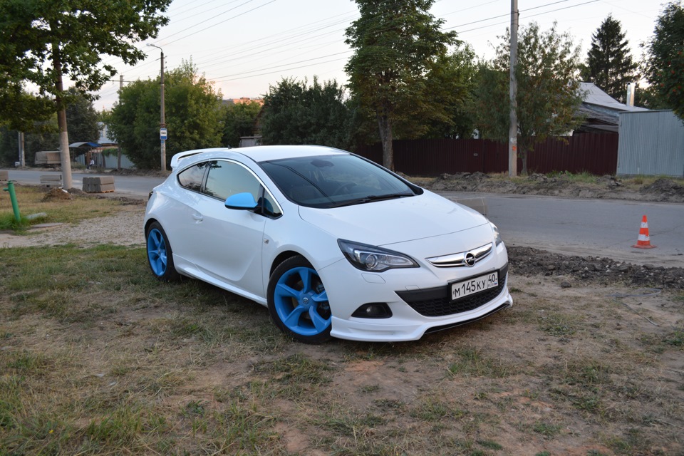 Opel Astra OPC White