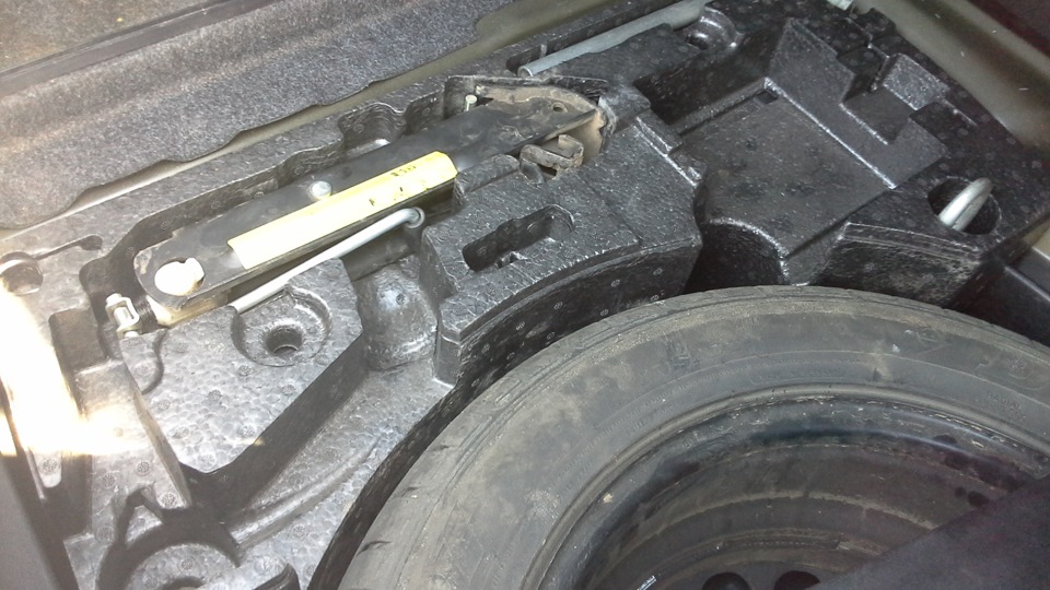 Тут явно чего-то не хватает… — Volkswagen Passat B6, 2 л, 2006 года ...