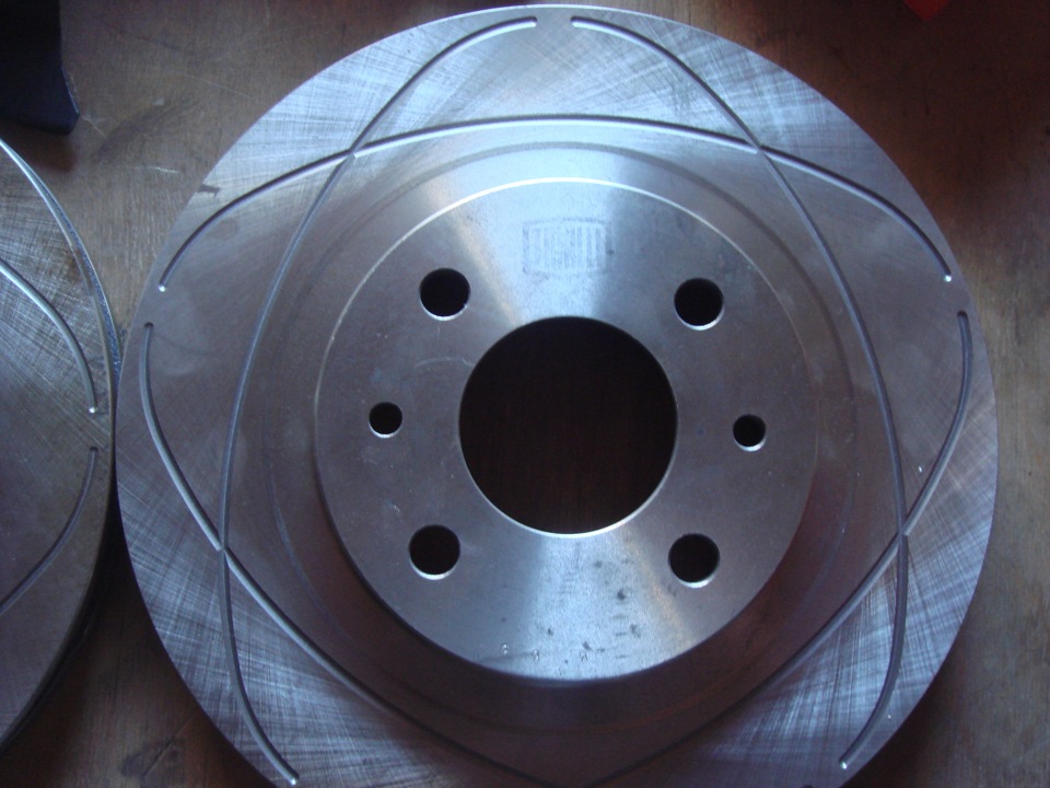 тормозной диск передний левый