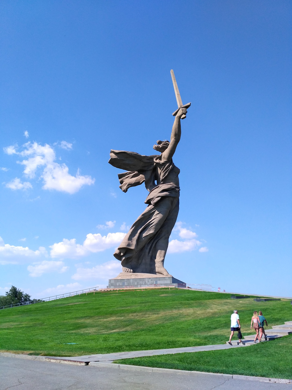 Всю жизнь мечтал побывать на Мамаевом кургане, и вот… Родина-Мать зовёт! — УАЗ Patriot