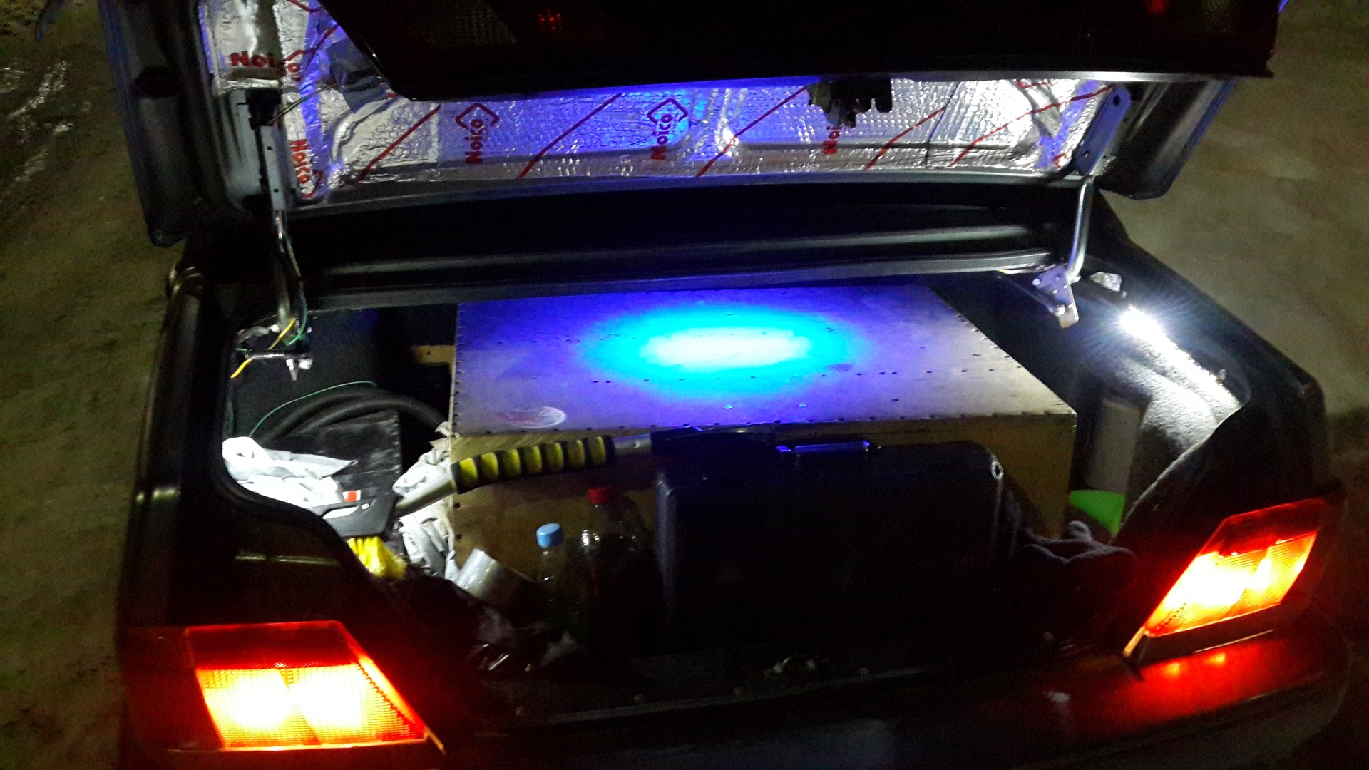 Подсветка багажника ваз. Плафон освещения багажника ВАЗ 2115. Подсветка багажника ВАЗ 2115 штатная. Подсветка багажника 2115. Лампочка подсветки багажника ВАЗ-2115.