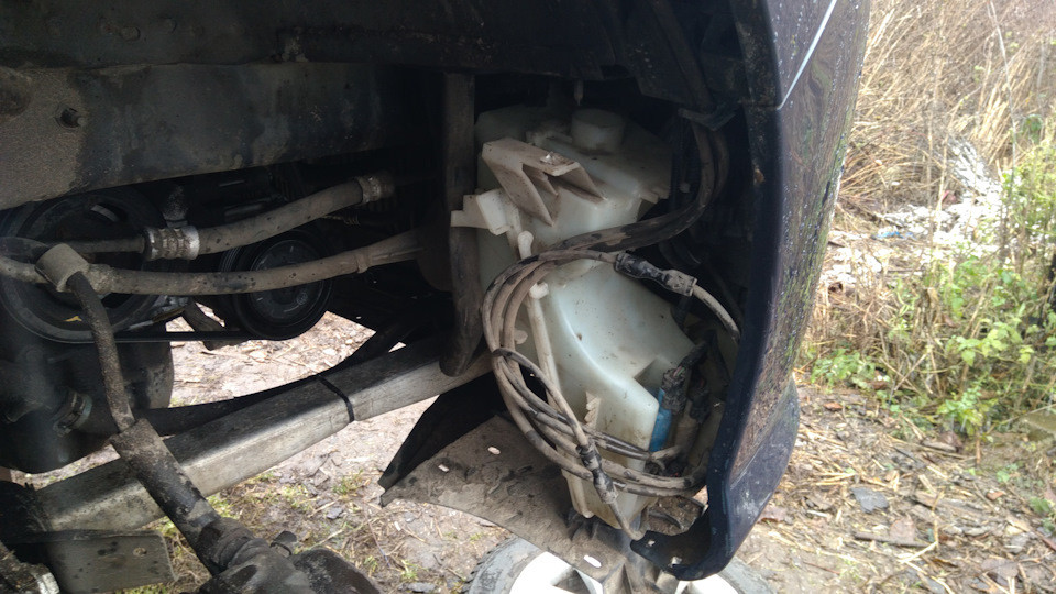 Бачок омывателя — Peugeot 308 (1G), 1,6 л, 2008 года | своими руками ...
