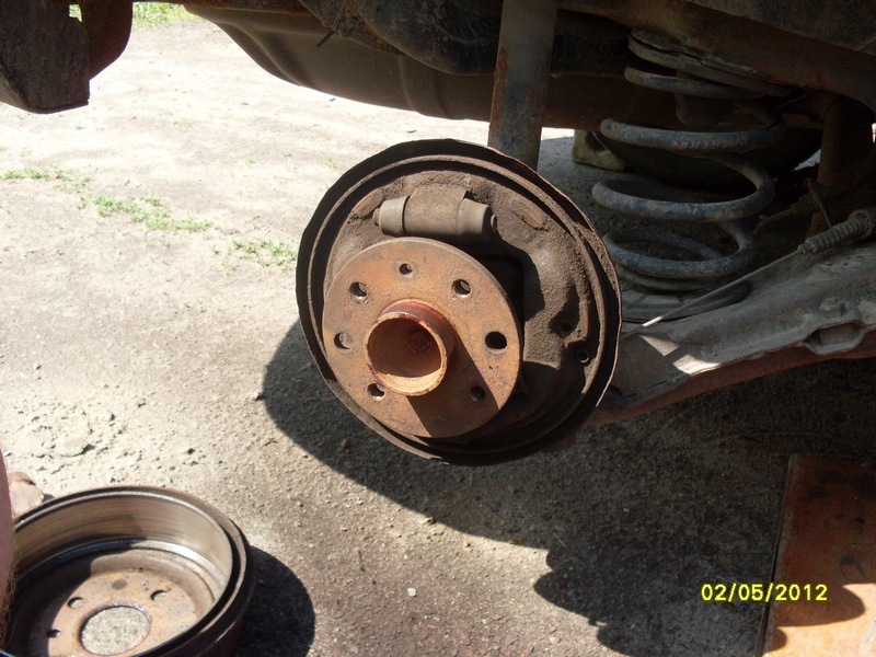 Замена пружинок в тормозном барабане — Opel Astra F, 1,4 л, 1998 года ...