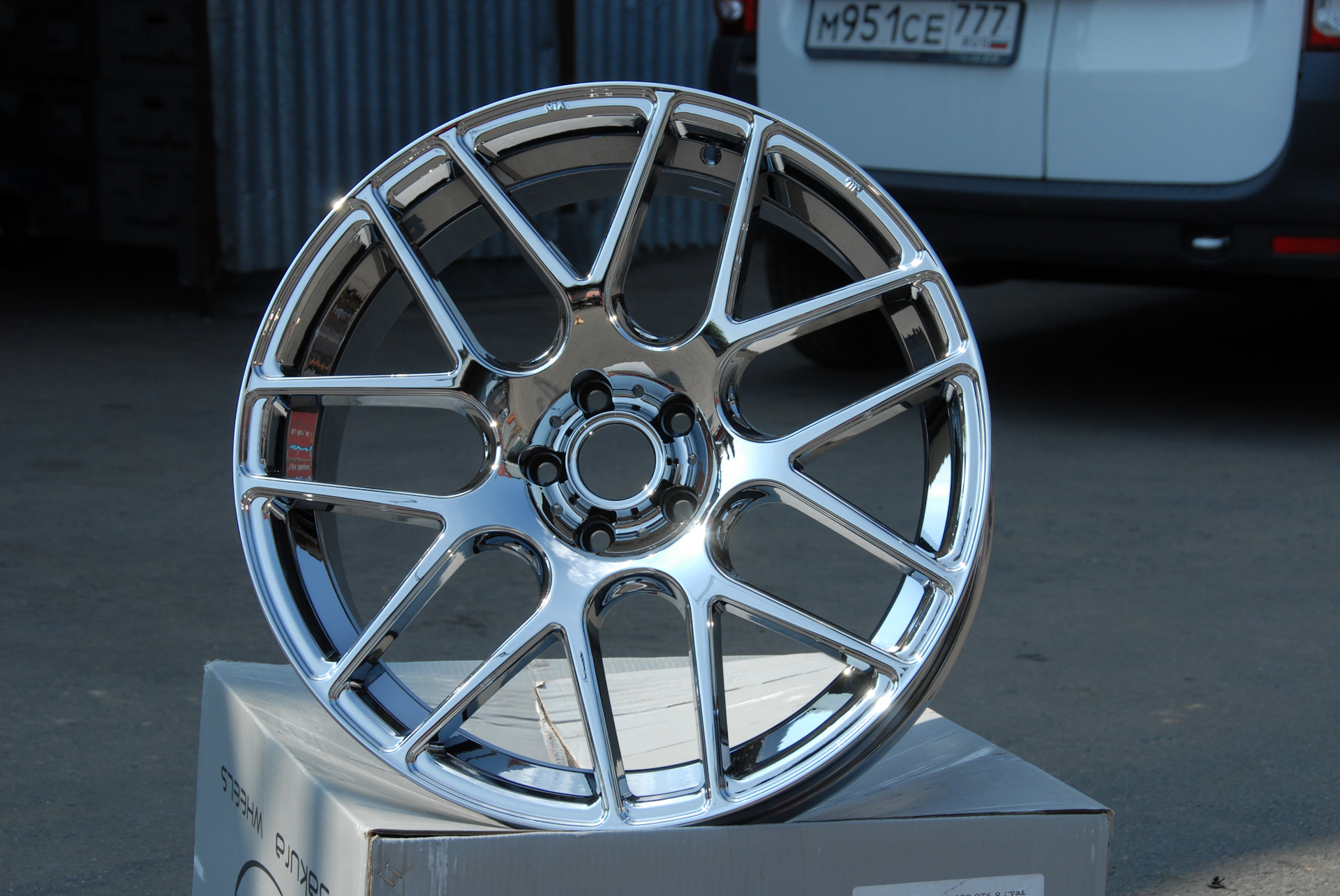 Новые диски 5 150 r18 sakura wheels белые фото