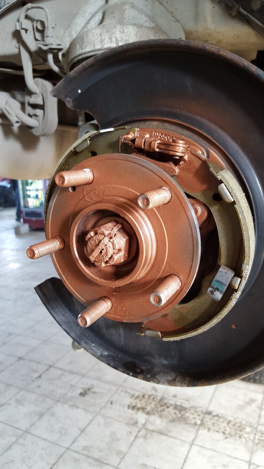 Медная смазка из балончика — KIA Sorento (2G)