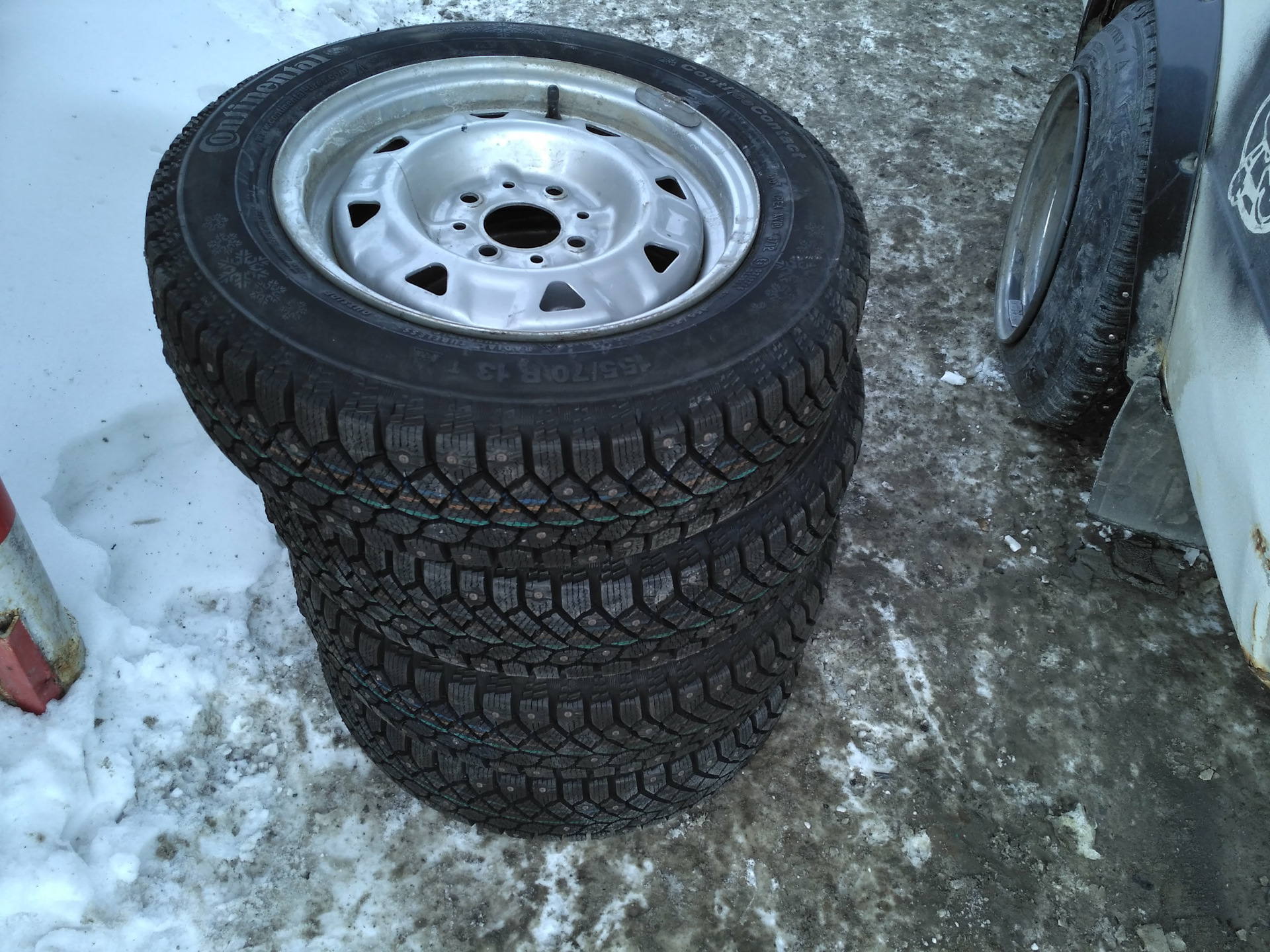 Шины 155. Continental bd r13. Continental 155/70 r13. Континенталь шины r13 зимние. Continental ICECONTACT bd.