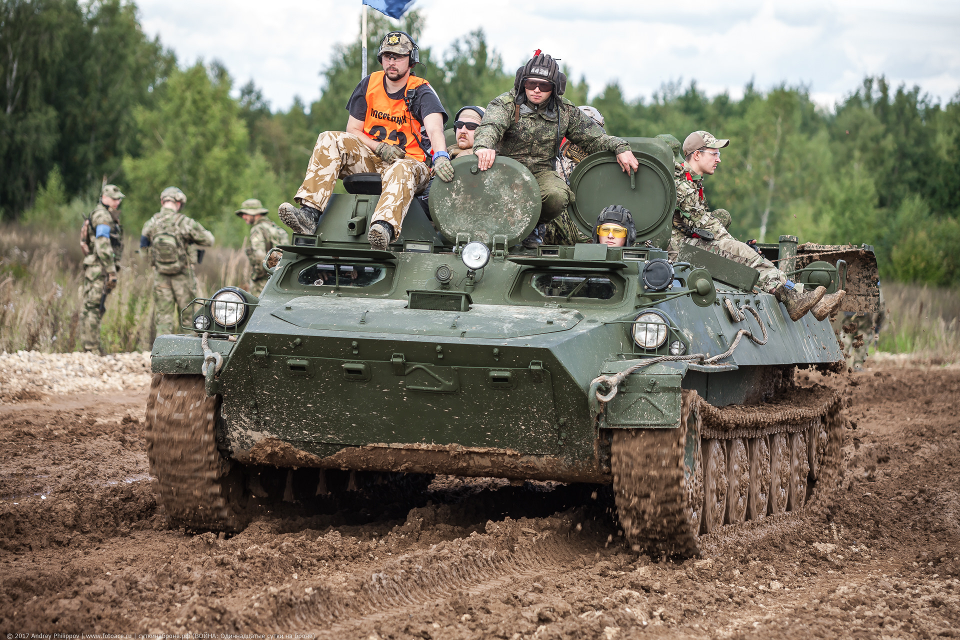 Военных едут. Сутки на броне страйкбол 2022. БТР 80 страйкбол. Броня. Броня для страйкбола.