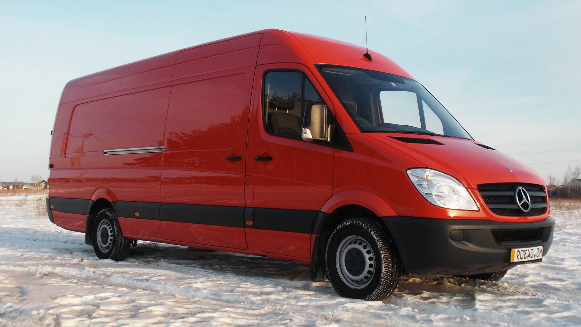 На бусе. Mercedes 311 красный Sprinter. Мерседес Бенц Спринтер 2. Мерседес Бенц Спринтер красный. Мерседес Спринтер 515 грузовой фургон.