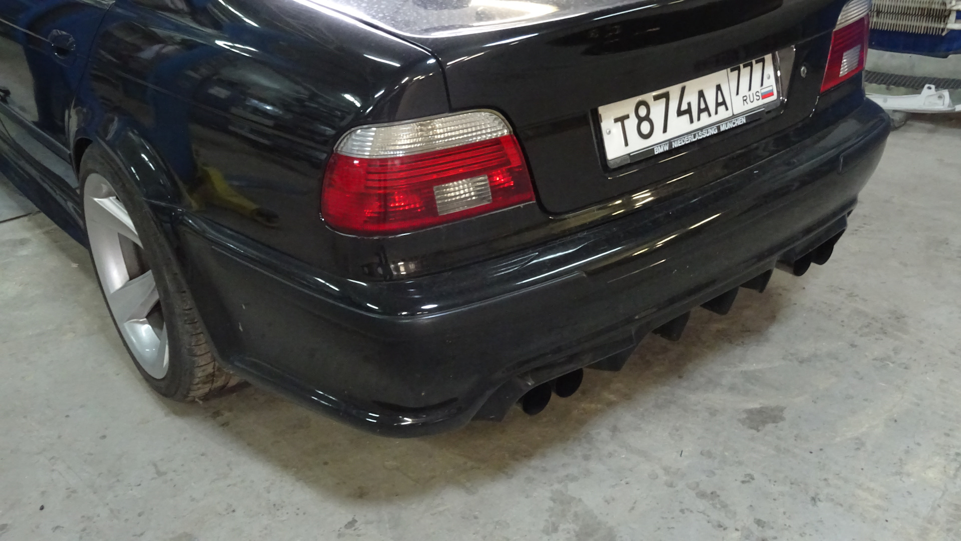 Задний м бампер е39. BMW e39 задний бампер. БМВ е39 задний бампер. Задний бампер БМВ е39 Рестайлинг. Задний бампер Хаманн е39.