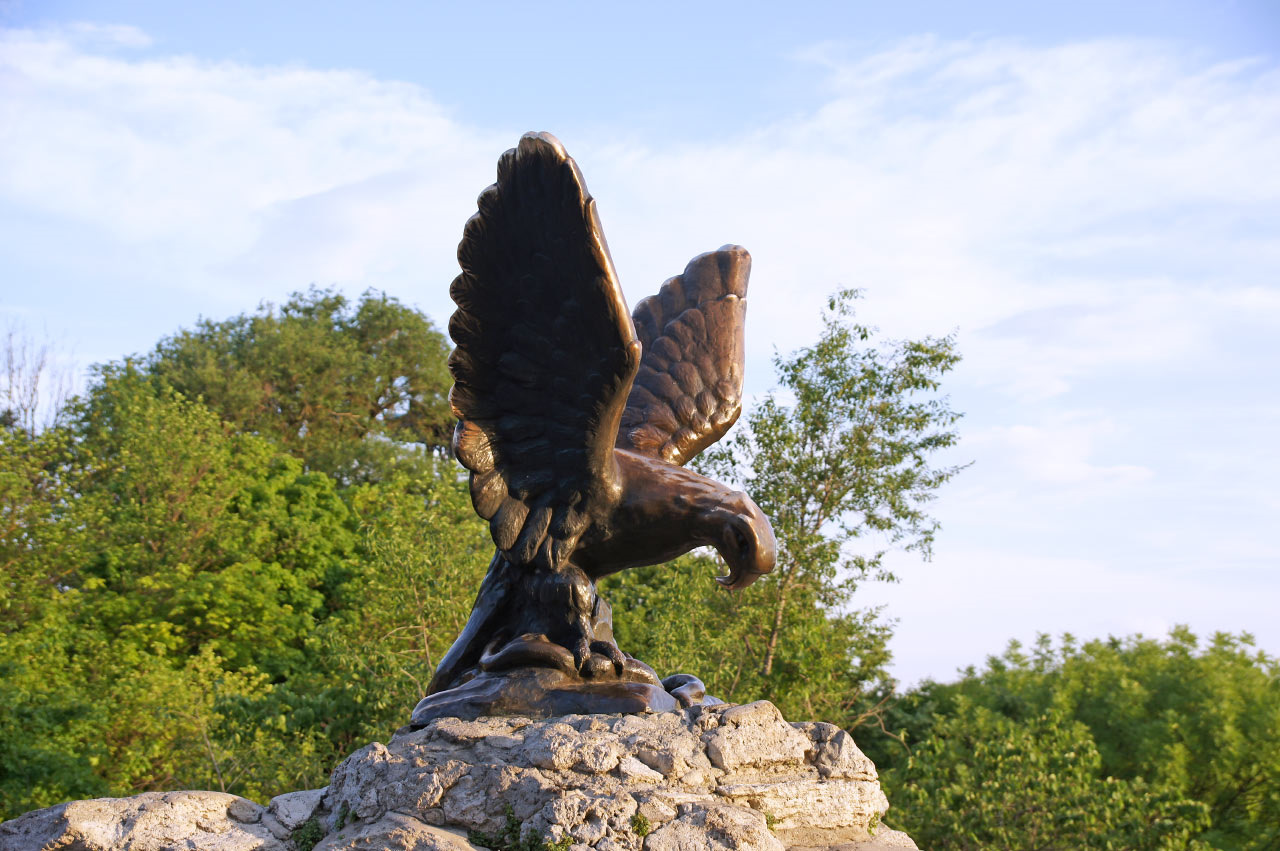 Скульптура орла в Пятигорске