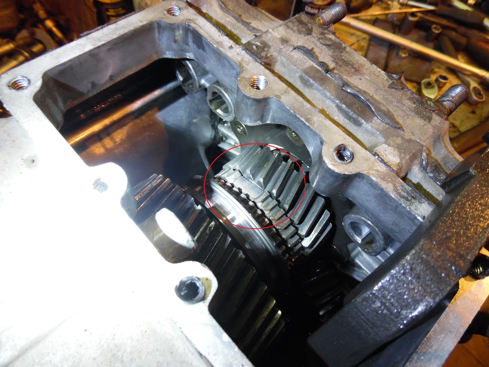 Не включается передача на раздатке. Рычаги переключения раздатки уаз 469. Рычаги включения раздатки уаз фермер. Фланец раздаточной коробки toyota surf. Jeep xj 231 раздатка.