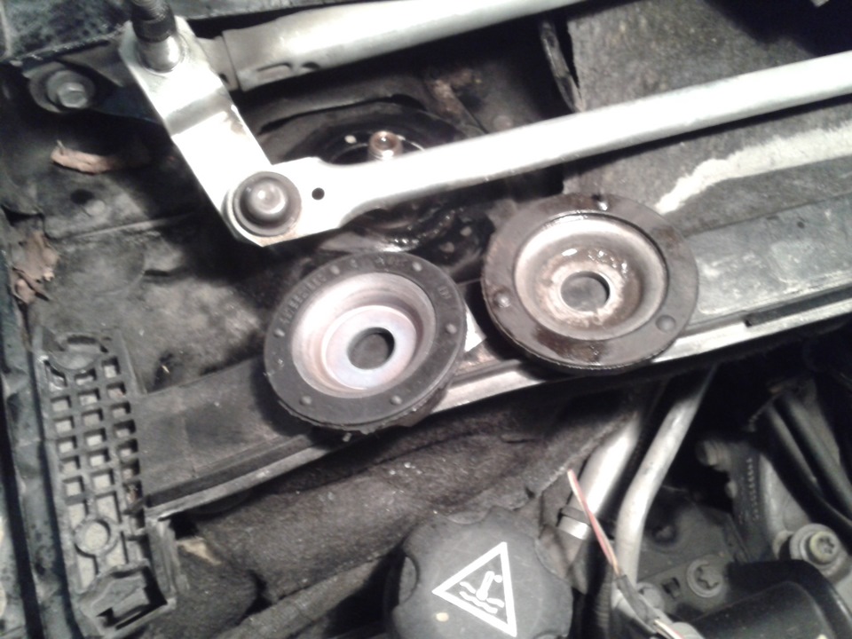 слева новая шайба, справа старая — Peugeot 308 (1G)