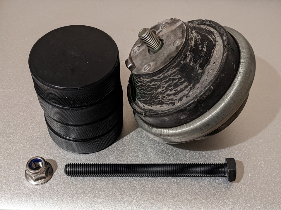 тут одна из новых опор феби, которая в итоге и встала на место вместо хоккейных шайб — Opel Omega B