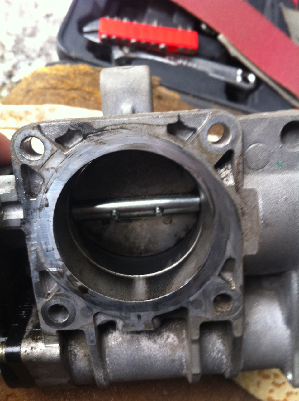 Чистка Заслонки Е-газ и топливной рампы — Lada 2114, 1,6 л, 2011 года ...