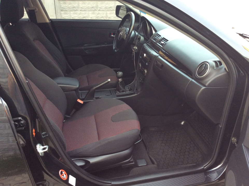 Сидения mazda 3. Сиденья Мазда 3 БК. Mazda 3 BK сиденья. Сиденье переднее Мазда 3 BK. Мазда 3 2008 года передние сиденья.