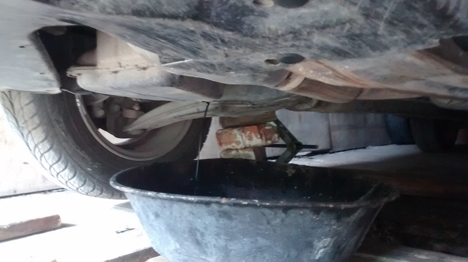 Пусть стекают хорошенько остатки бочкового гавнеца — Mitsubishi Carisma