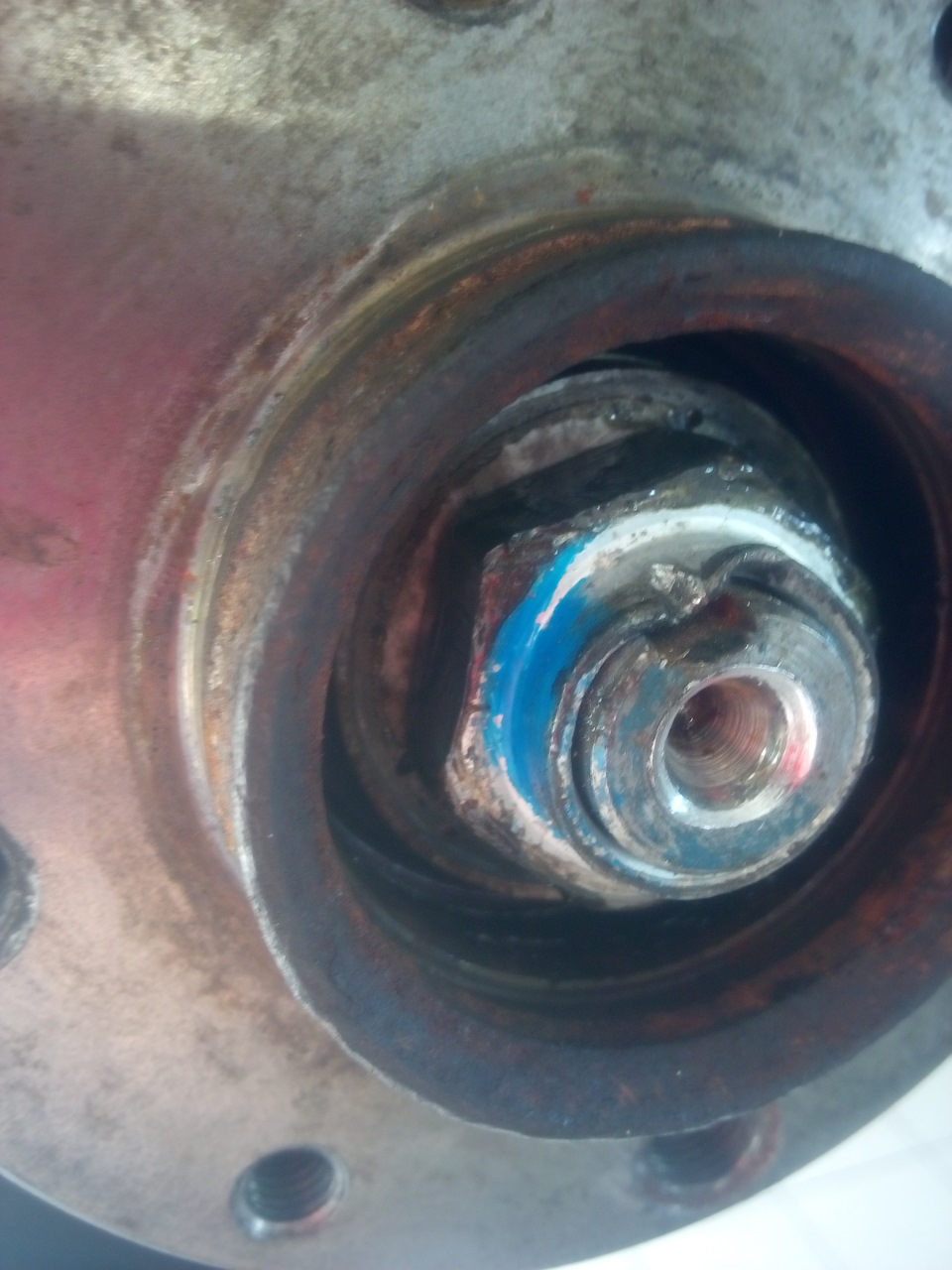 зафиксировали гайку — Lada Гранта Лифтбек (1G)