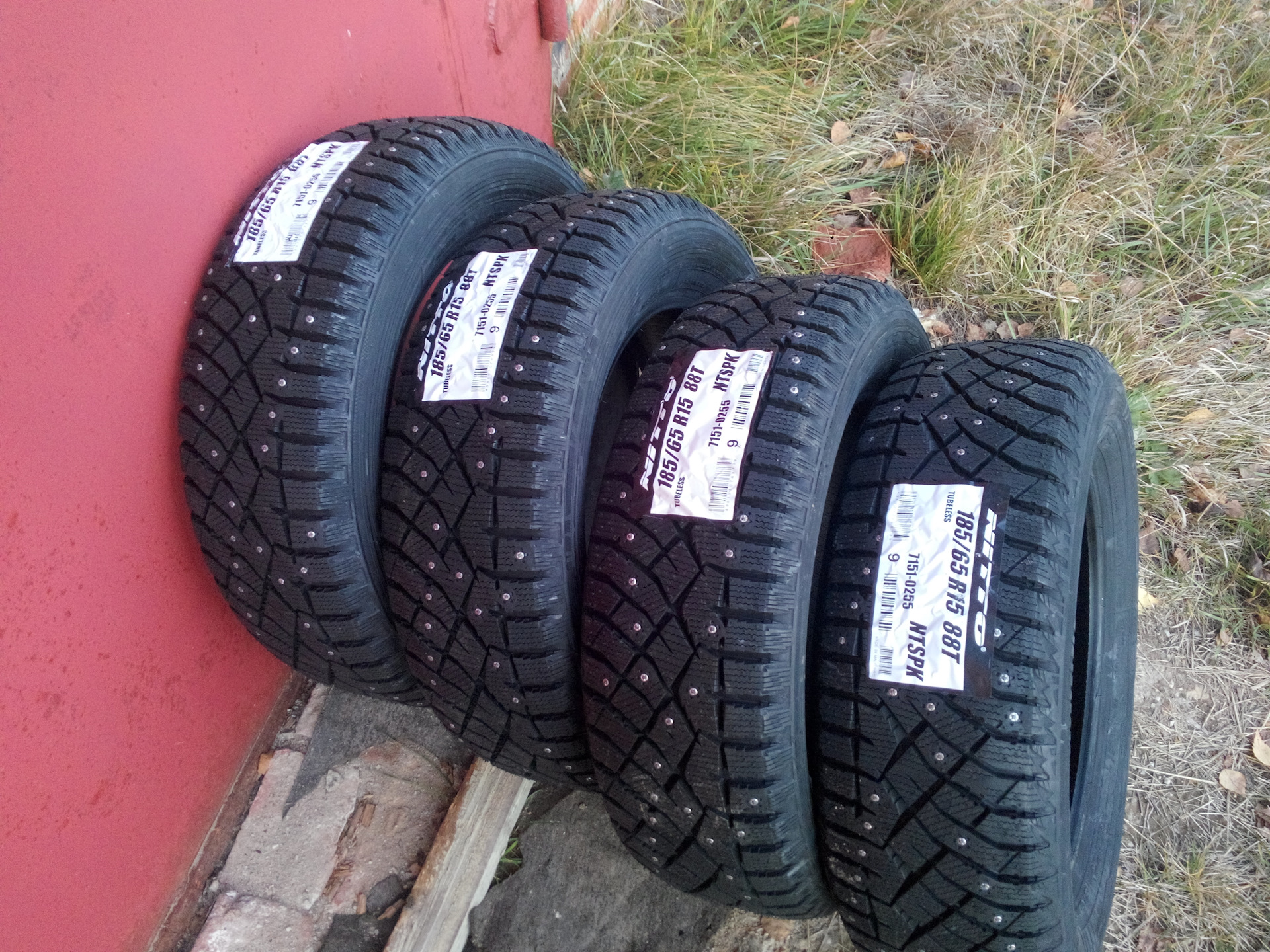 Зимняя резина 185 r15. Nitto NT SPK 185/65 r15 88t. Nitto NT SPK 225.65.17. Nitto NT SPK 215/65 r16 98t шип.