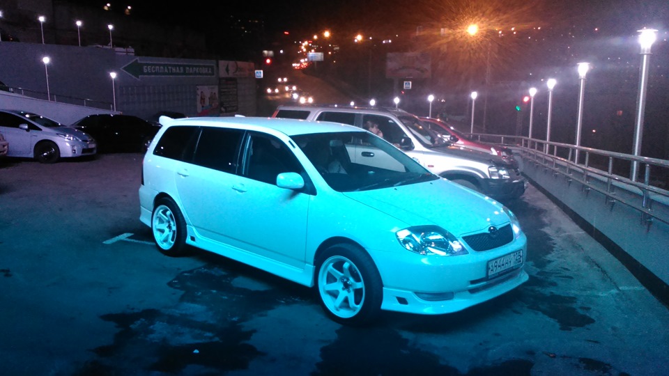 Toyota Corolla Fielder 2013 stance