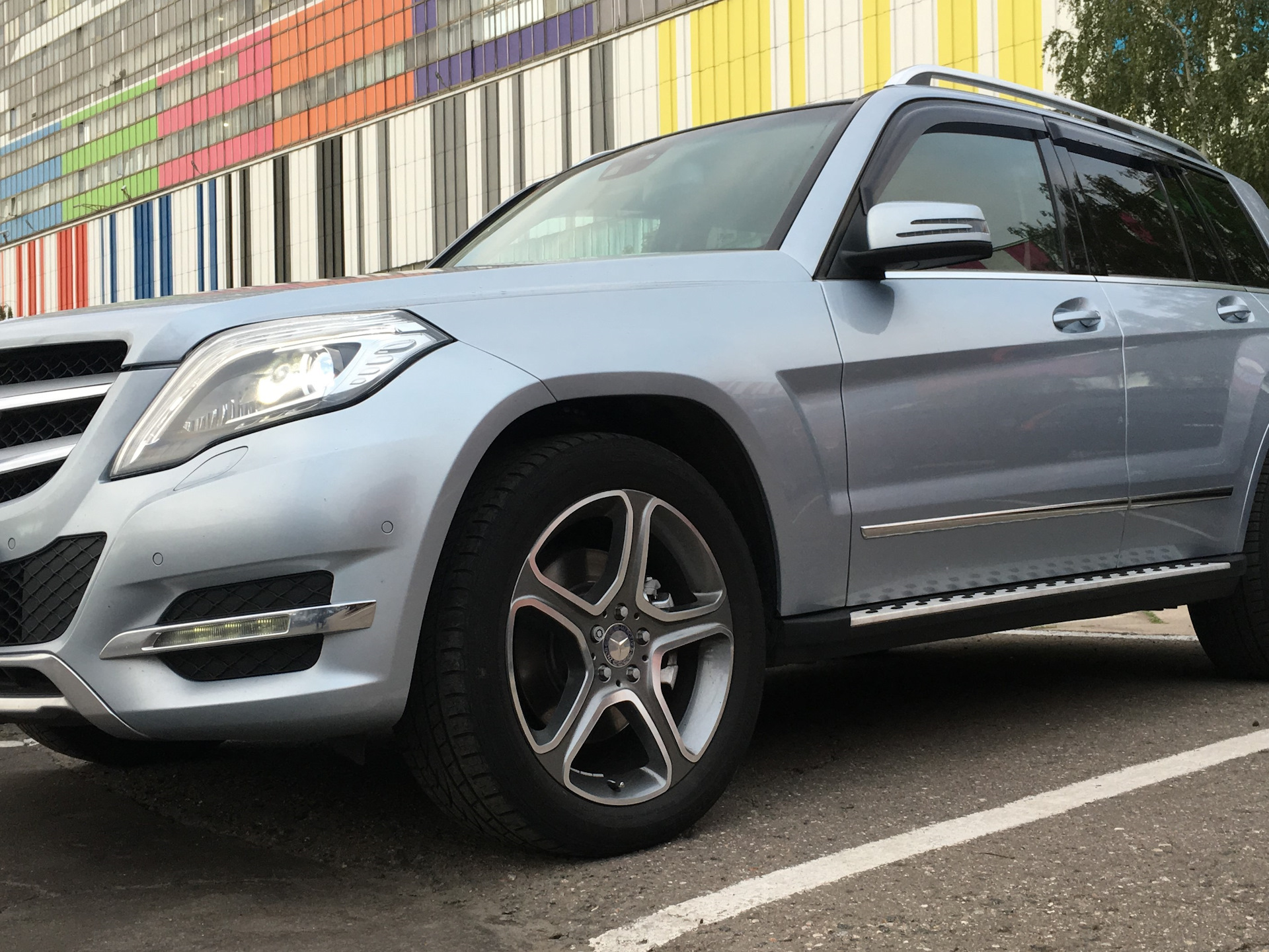 Диски mercedes glk. GLK 220 серебристый\. Диски на Мерседес GLK 300. GLK серебристый Рестайлинг r 20. Мерседес ГЛК 2013 года.