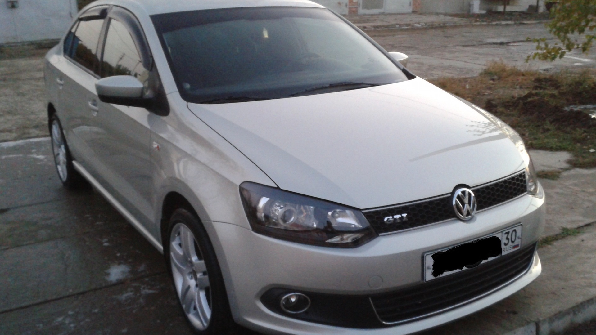 VW Polo 2011 Silver Leaf