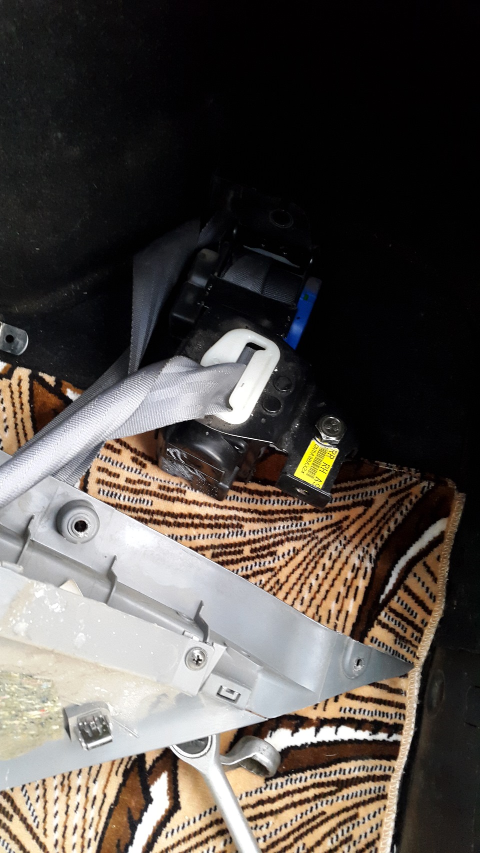 Шумоизоляция задних стоек +установка заднего правого ремня безопасности ...