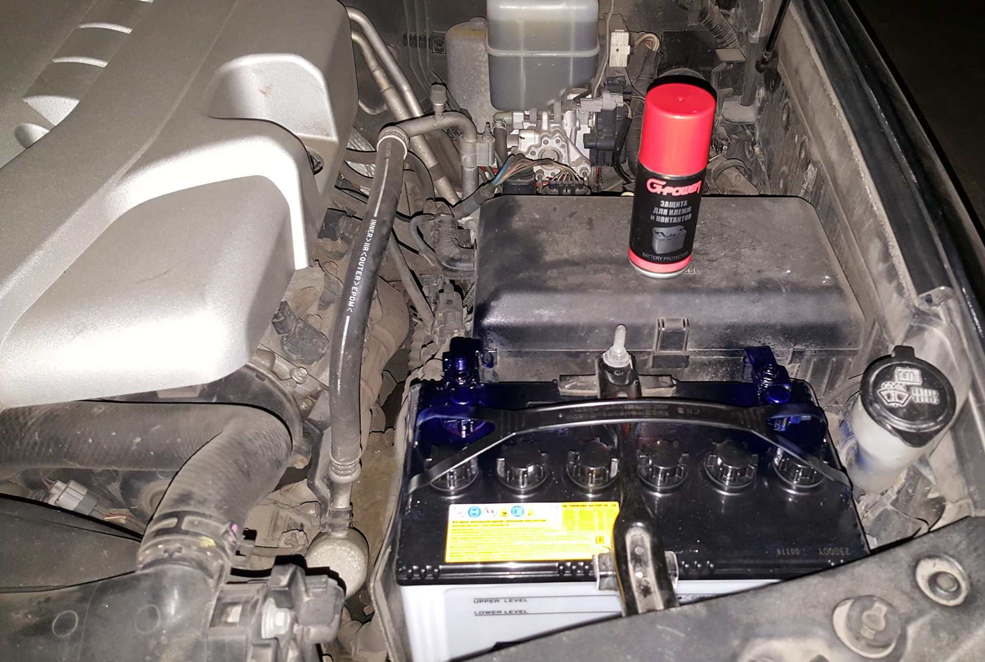 Акб на тойота ленд крузер 200 дизель. Аккумулятор тойота ленд крузер 200. Лэнжд крузер 200 дизхель акб. Аккумулятор land cruiser 200 4. 5 дизель.