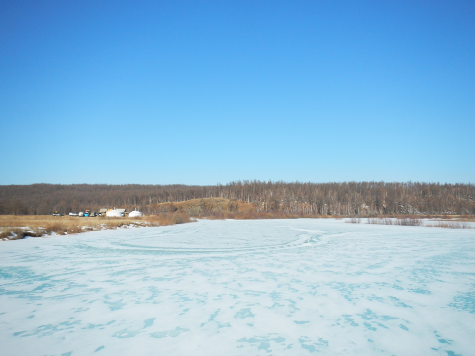 она стоит на берегу реки Большой Амалат — Toyota Land Cruiser Prado 70-series