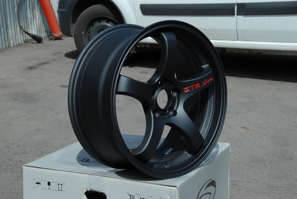 Новые диски 5 150 r18 sakura wheels белые фото