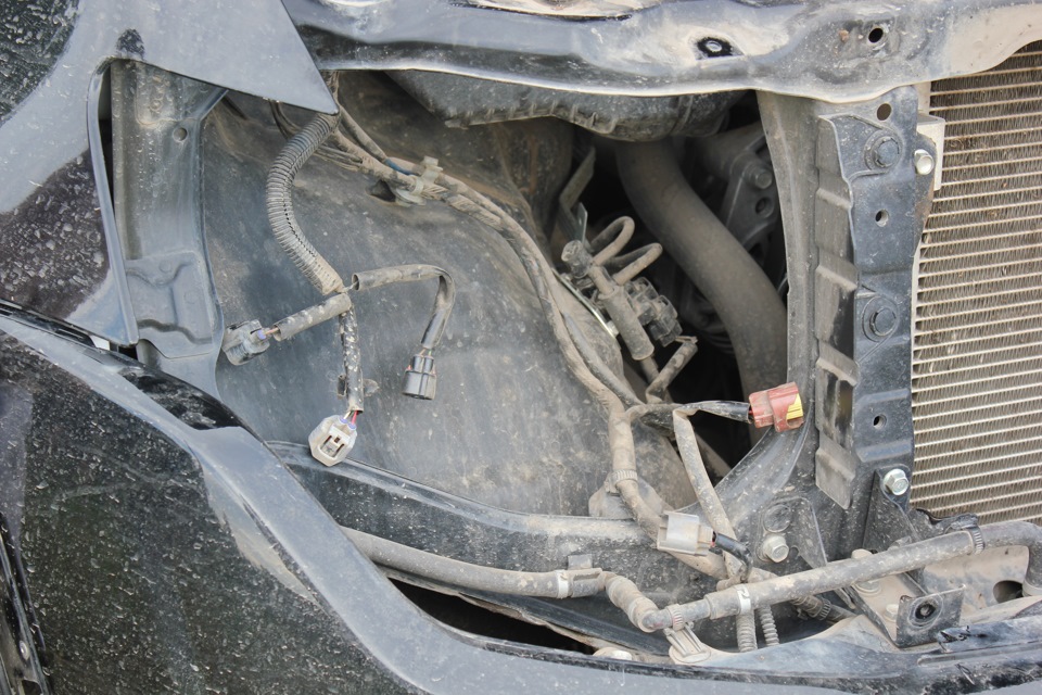 Сняли фару. — Mitsubishi Pajero (4G)